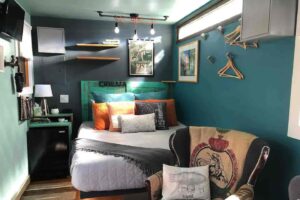 Eco-Friendly Modern Shipping Container Unit, Atlanta, Georgia corner