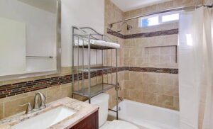 bathroom-horizontal-color-band