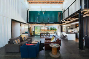 container-space-between